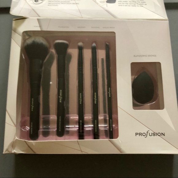 Profusion Professional Brush Vault Set NWT - Picture 3 of 4